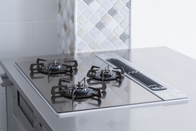 ガス台のグリルクリーニング、グリルパーツをピカピカに仕上げます