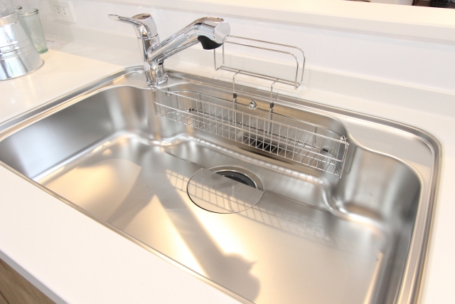 キッチンシンククリーニング　頑固な水垢まで一掃　綺麗に仕上がりをご提供